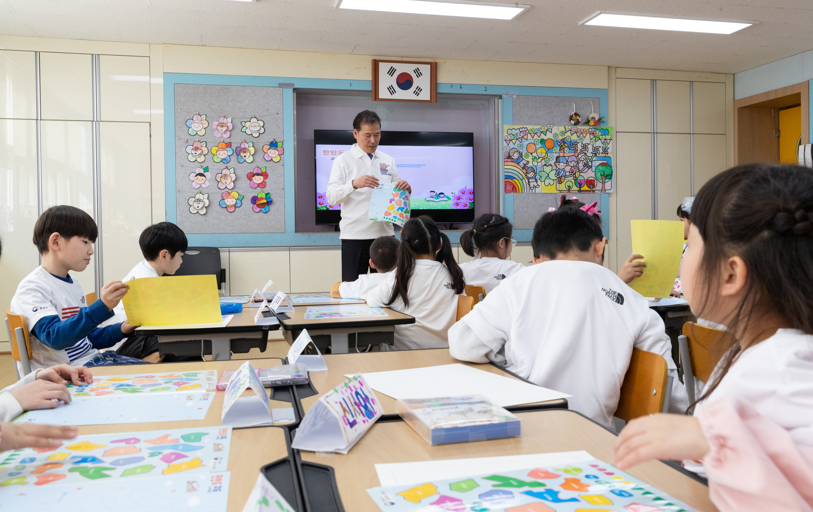 [24. 3. 26.] 통일부 김영호 장관 연천초등학교 방문 이미지 4 - 본문에 자세한설명을 제공합니다.